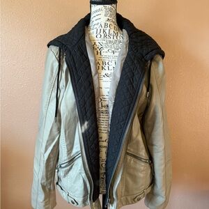 Elegant Women's Leather Jacket with Quilted Black Collar